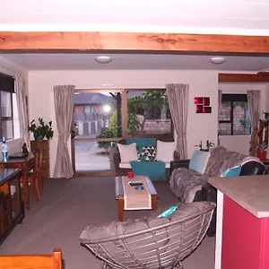 Bed & Breakfast Annie's At 7c Renwick